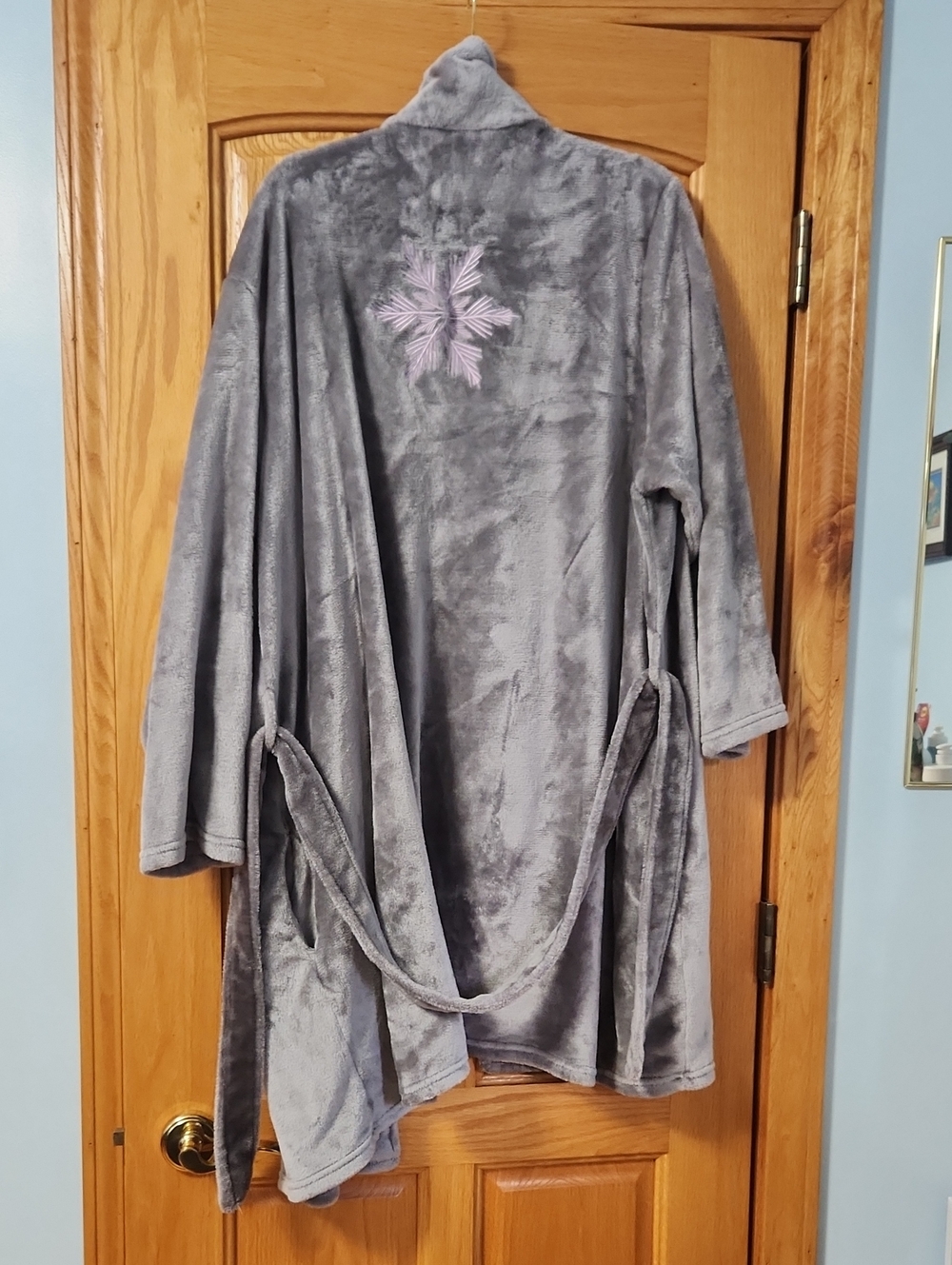 Plush Gray Bathrobe Size 3X/3T with Soft Fuzzy Texture